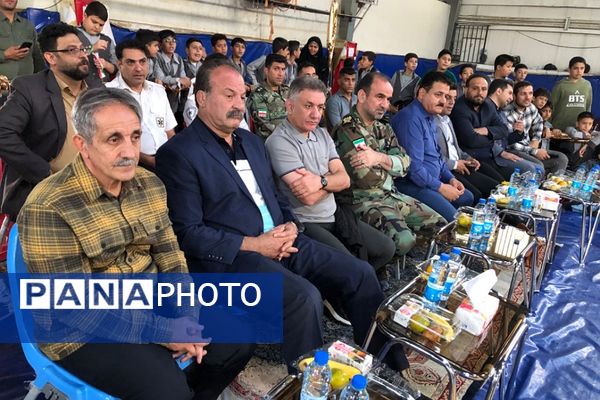 حضور معاون زمینی ارتش جمهوری اسلامی ایران در کنار پیشکسوتان و قهرمانان کشتی در سالن ورزشی الزهرا ناحیه 2 شهرری 