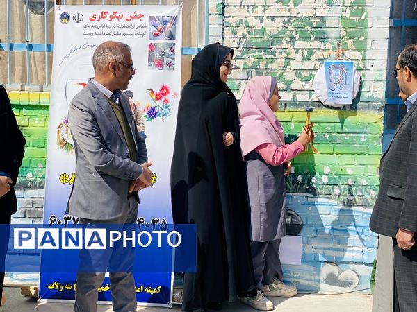 نواختن زنگ جشن نیکوکاری در دبستان زینب قهرمانی مه ولات