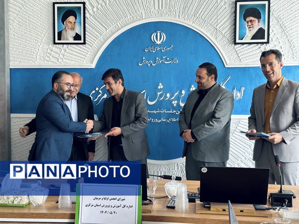 تقدیر از عوامل اجرایی جشنواره ملی طراحی و دوخت لباس دانش‌آموزی با حضور انجمن اولیا‌ و مربیان استان مرکزی