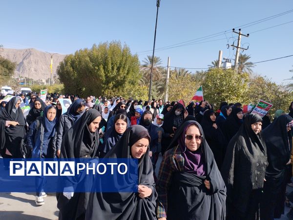 حضور مردم همدل حاجی آباد در راهپیمایی ۲۲ بهمن