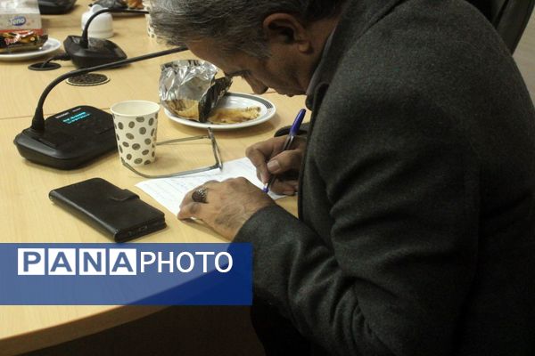 رونمایی و گردهمایی توجیهی و تبیینی بسته محصولات مدرسه‌ای ایرانمون در آذربایجان شرقی