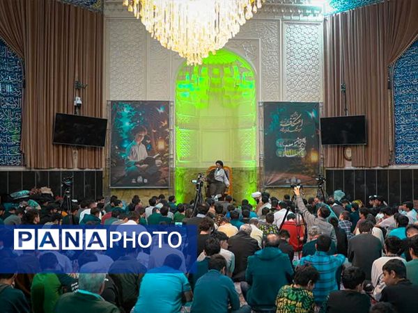 جلوه‌ای از اعتکاف دانش‌آموزی در مسجد امام علی‌بن‌ابی‌طالب (ع)