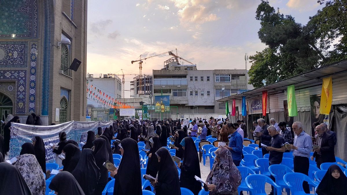 اجتماع «دیگه دیره» در آستان امام‌زاده حسن(ع) کرج به صدا درآمد