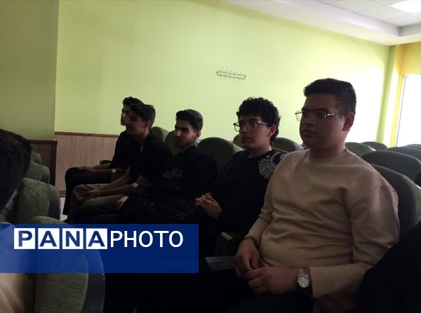 بازدید دانش آموزان دبیرستان نمونه آیت‌الله خامنه‌ای از دانشکده دندانپزشکی دانشگاه فردوسی مشهد