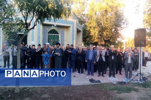 برگزاری نماز باران به امامت سید ابراهیم حسینی امام جمعه شهرستان فردیس در شهرک وحدت