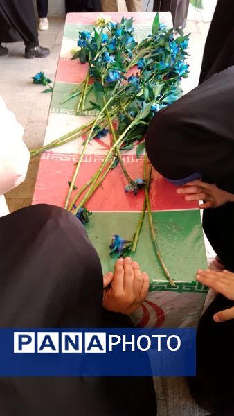 مراسم استقبال از شهید گمنام در دبیرستان دخترانه بهار آزادی فلاورجان 