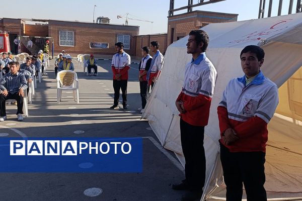 مراسم پدافند غیرعامل در دبیرستان بشارت بهارستاندو