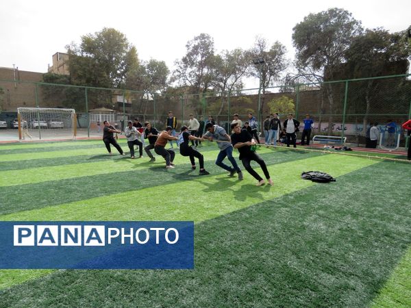 مسابقات طناب کشی شهید پارسا منصور در دبیرستان شاهد ابوذر غفاری 