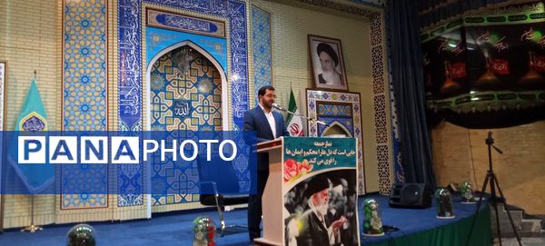 حضور دانش‌آموزان و فرهنگیان در نماز‌ جمعه صفادشت