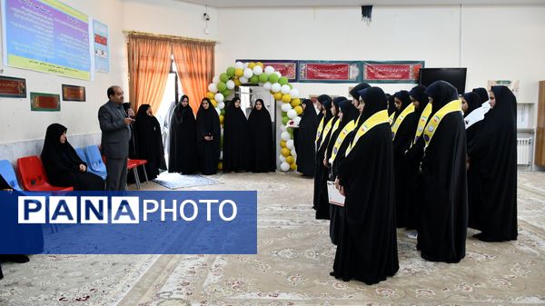 برپایی نمایشگاه آثار دانش‌آموزی در مدرسه متوسطه اول نمونه دولتی امام رضا (ع) فیض‌آباد