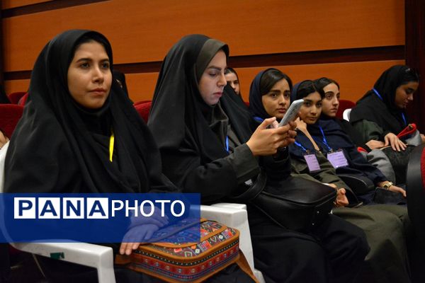 بدرقه دانش‌آموزان بهارستانی به راهیان‌نور