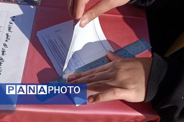 انتخابات شورای دانش آموزی در دبیرستان مهر نیشابور