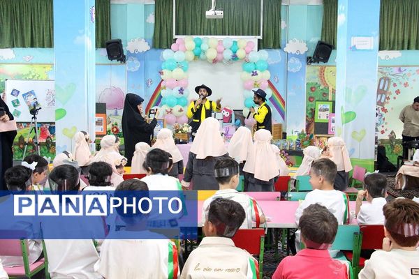 برگزاری جشن غنچه ها در مجتمع آموزشی میرداماد با حضور مدیر آموزش و پرورش ناحیه دو شهرری 