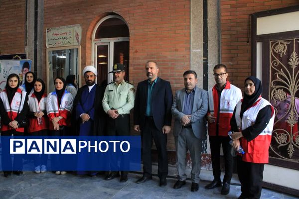 آیین غبارروبی و عطرافشانی گلزار شهدا در گچساران 