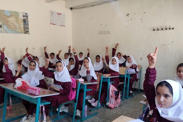 زنگ مهر در مدرسه استقلال نواخته شد