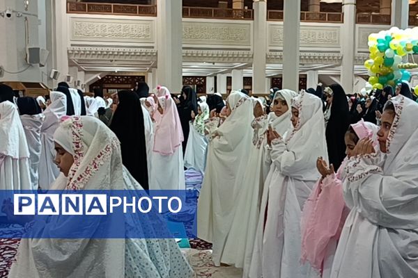 برگزاری جشن ۱۰۰۰ دانش‌آموز دختر روزه اولی در شیراز