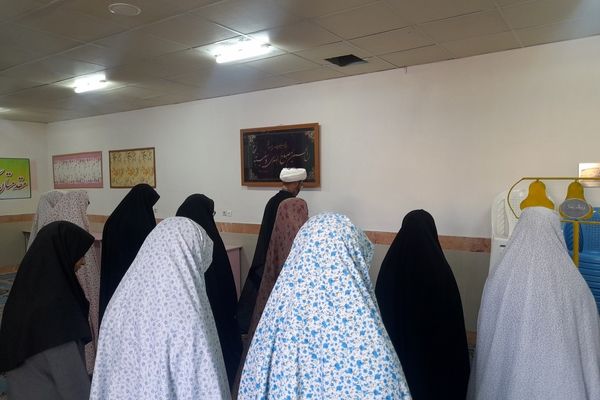 زنگ نماز در دبیرستان حضرت معصومه سلام الله علیها شهرستان خلیل‌آباد نواخته شد