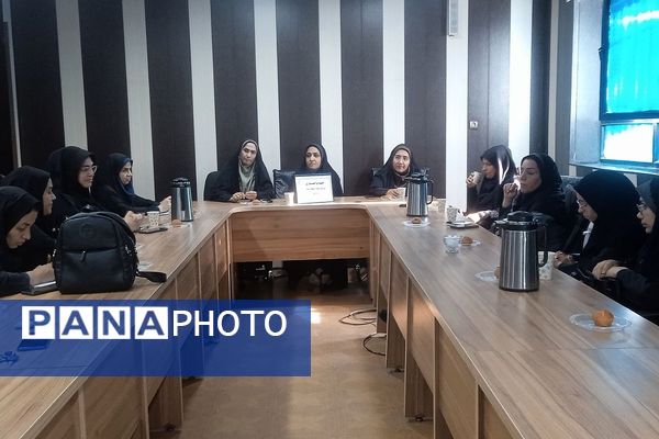 جلسه توانمندسازی نیروی های جدید الاستخدام حوزه پرورشی اداره آموزش و پرورش کهریزک 