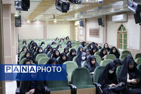 نشست تخصصی اجرای طرح نماد و لیگ جت در مدارس متوسطه ناحیه یک یزد