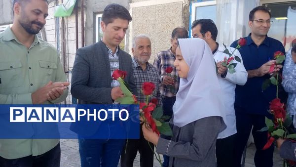 قدردانی پیشتازان دبستان شهید نجفی فدافن از پرستاران بیمارستان حضرت ابوالفضل