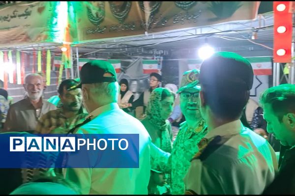 بازدید از نمایشگاه اسوه به‌مناسبت هفته دفاع مقدس در شیراز