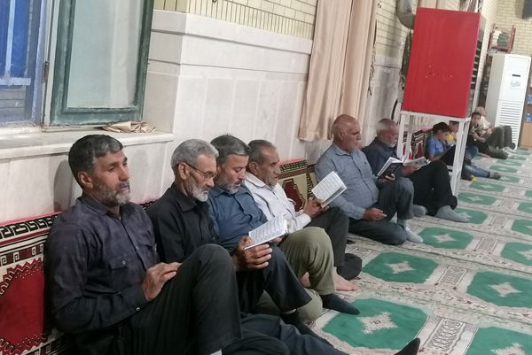مراسم قرائت دعای کمیل در شب شهادت امام پنجم شیعیان در شهر بانش