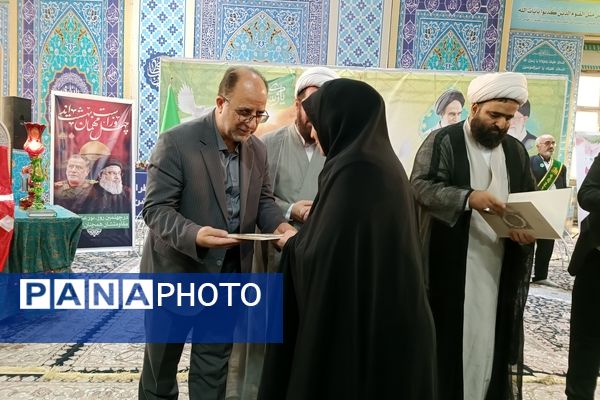 اجتماع بانوان مقاومت و تجلیل از همسران جانبازان در مصلی نماز جمعه شهرستان قدس