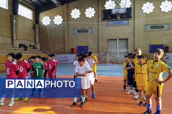 حضور دانش‌آموزان ابتدایی ناحیه دو شهرری در مسابقات فوتسال