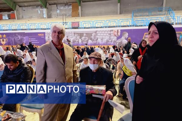 جشن روز پدر در سالن گلعباسی ورامین ؛ حضوریک هزار نفر از  پدران دانش آموزان گل‌های نمونه
