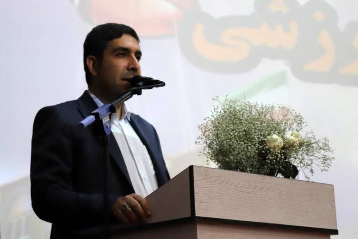 هدف از اهدای جوایز منتخبین مسابقات فرهنگی، هنری و ورزشی تشویق دانش آموزان به حضور در این مسابقات است