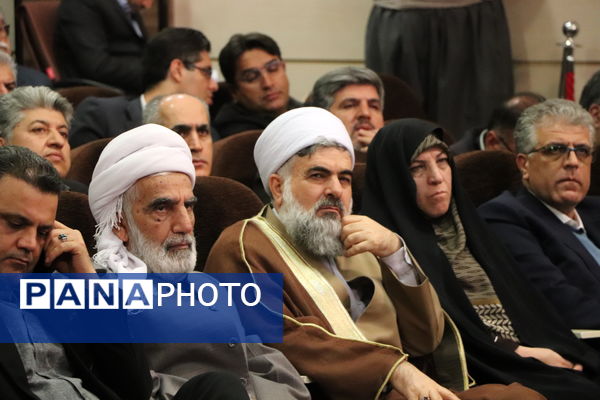  جلسه شورای توسعه و برنامه‌ریزی استان کردستان با حضور وزیر راه و شهرسازی 