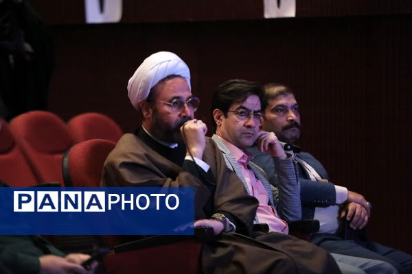 آیین تقدیر از برگزیدگان بیست و ششمین جشنواره تئاتر استان قم