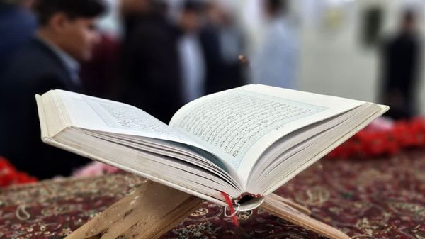 حضور مسئول قرآن و عترت ناحیه یک یزد در صبحگاه قرآنی دبیرستان هفده شهریور