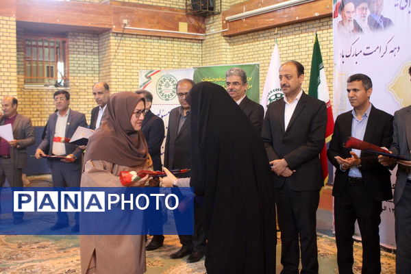 آیین سپاس معلم در دبستان دخترانه شهید باهنر بوشهر