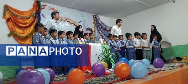 جشن شکوفه ها درمدرسه مرحوم زرتاش شهرستان خلیل آباد 