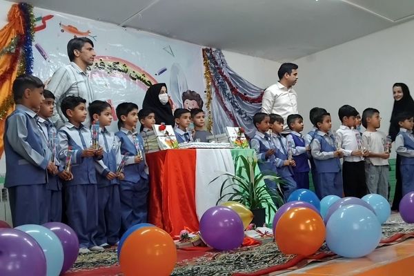 جشن شکوفه ها درمدرسه مرحوم زرتاش شهرستان خلیل آباد 