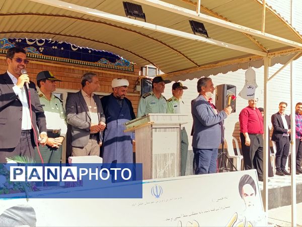 تقدیر مدیر دبیرستان رئیس زاده از پرسنل نیروی انتظامی خلیل آباد