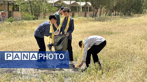 پاکسازی طبیعت توسط دانش‌آموزان پیشتاز استان مرکزی در پیش اردوی ملی