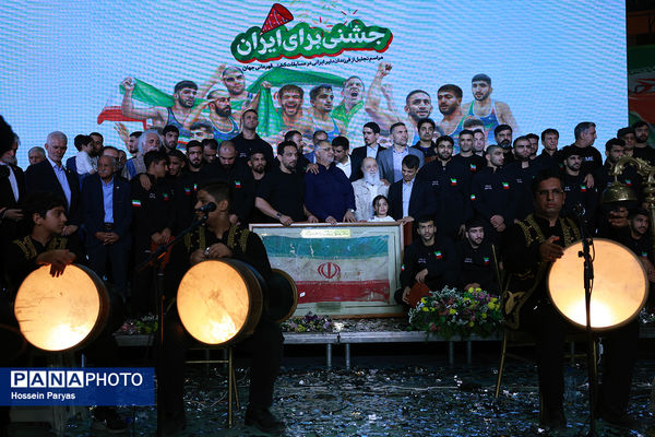 جشن قهرمانی تیم‌های ملی کشتی آزاد و فرنگی ایران