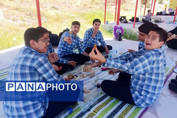 اعزام دانش آموزان پیشتاز  پسر ناحیه ۳ به اردوی مهارتی پیشتازان 