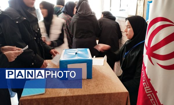  انتخابات شورای دانش‌آموزی در هنرستان کاردانش حافظ