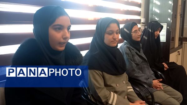 حضور مدیر آموزش و پرورش ملارد در جمع دانش‌آموزان برتر مسابقات قرآنی و فرهنگی هنری دبیرستان شاهد شهدای اقتدار