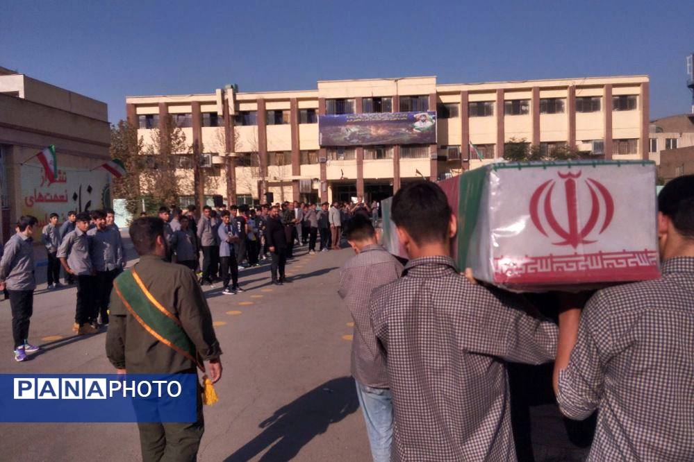 تجدید میثاق نسل نوجوان با آرمان‌های شهدا در مراسم تشییع شهید گمنام ورامین