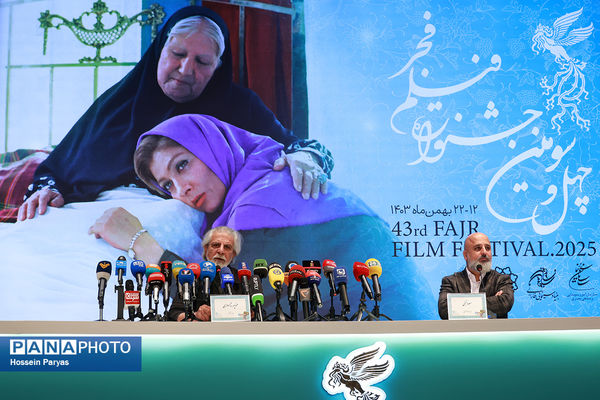 نشست خبری دبیر چهل و سومین جشنواره فیلم فجر