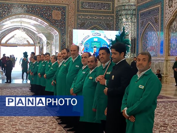 زیارت دسته جمعی معلمان در حریم قدس رضوی 