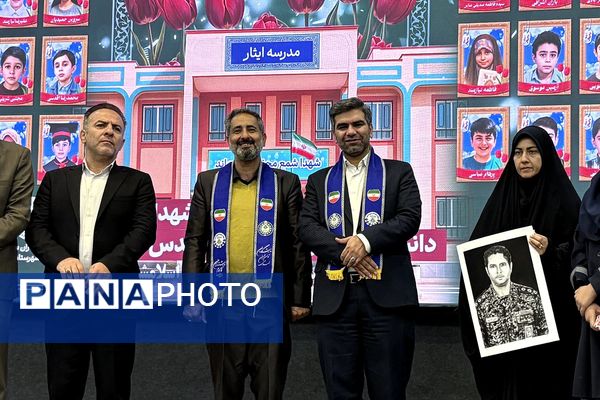 برگزاری آیین وطن‌یار سازمان دانش‌آموزی اسلامشهر باحضور مسئولان و پیشتازان