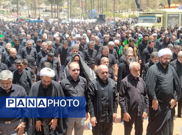 اقامه نماز ظهر عاشورا در قتلگاه بیرجند 