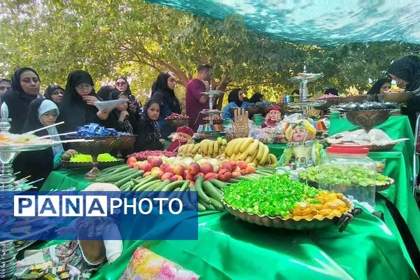 برپایی سفره‌ی احسان در محوطه بیمارستان فوق تخصصی آیت‌الله یثربی کاشان