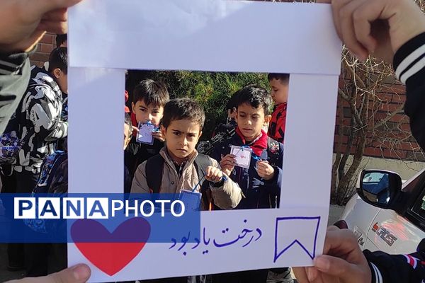 اجرای طرح «لاله‌های روشن» در دبستان شهید نوروزعلی حسینی