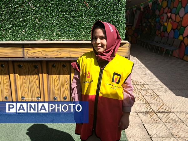 حضور آتش‌نشان البرزی در دبستان ارمغان هستی ناحیه 3 کرج به‌مناسبت روز آتش‌نشان و ایمنی 